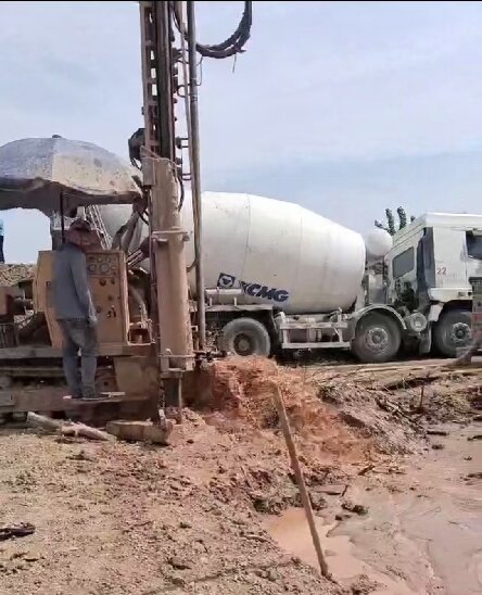 潜江岩石井施工